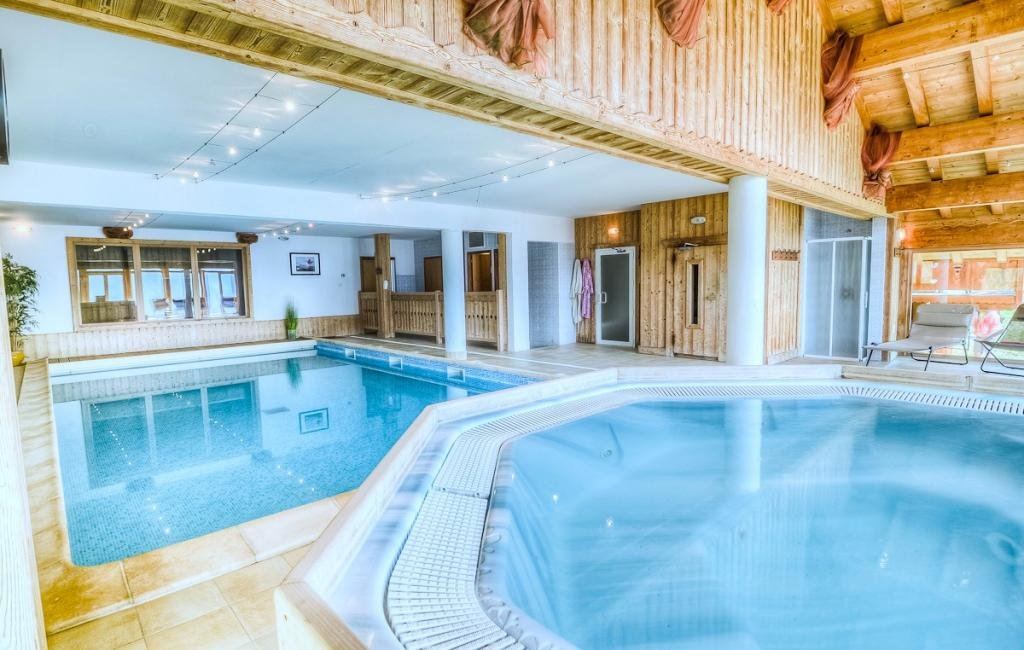 location chalet alpes avec piscine interieure