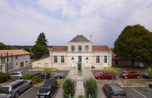 Treize Maison A et B - 2 maisons indépendantes pour 12 personnes au centre de Saint-Séverin