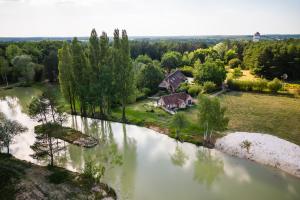 La Perle en camping-car: Côtés de rideaux et cache rail de guidage du lit  de pavillon