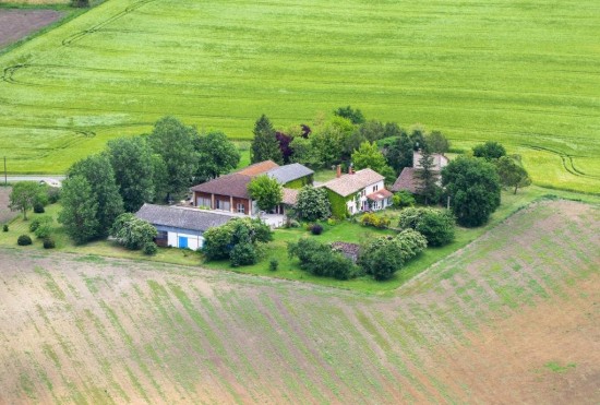 LES HANGARS DE PIOL